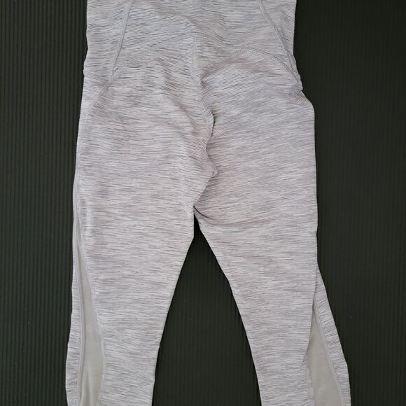 Lululemon Athletica Gray Leggings with Stretchy Knit Fabric - Picture 6 of 7